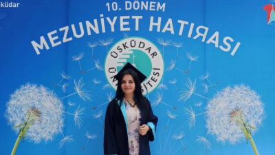 42 Yaşındaki Derya Ezber, Üsküdar Üniversitesinde 3 Programı Başarıyla Bitirerek Çocukluk Hayalini Gerçekleştirdi