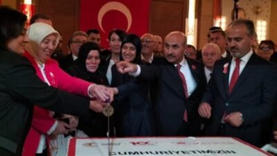 Türkiye’nin 100. Yılında Bursa’da Dev Bir Resepsiyon: Görkemli Anlar