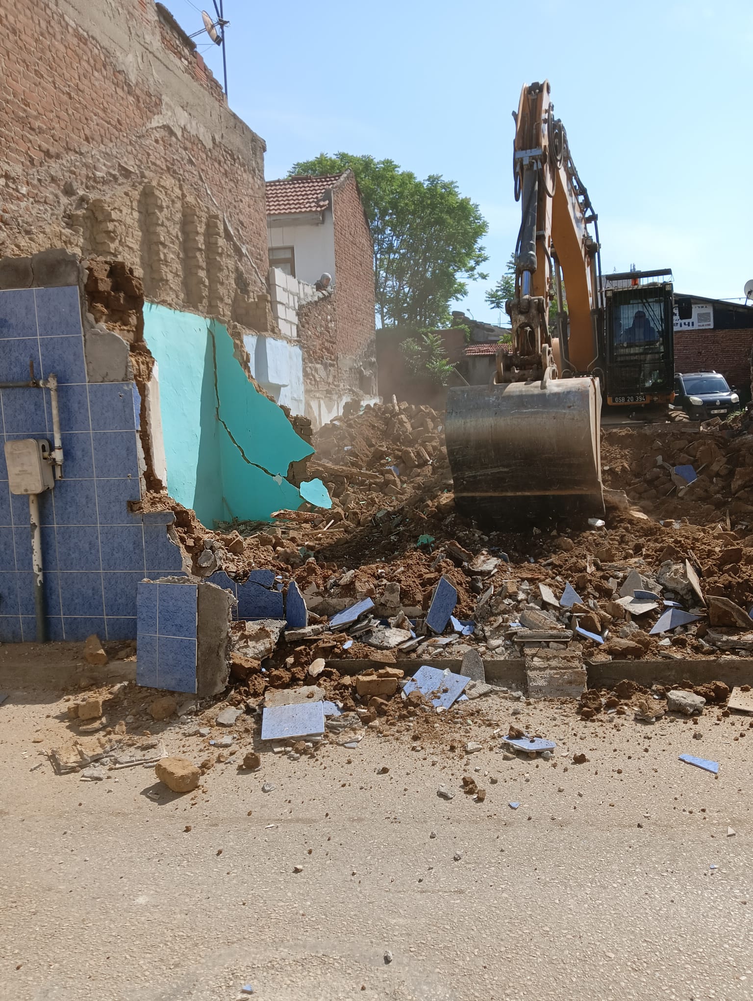 Osmangazi’de metruk bina mesaisi