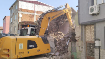 Osmangazi’de metruk bina temizliği!