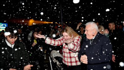 Yeni yıl coşkusu, Bursa Yeni Yıl Meydanı’nda yaşanıyor