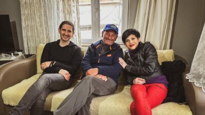 Sanatçı Aydilge Adem amca ve Yaren Leylek’i ziyaret etti!