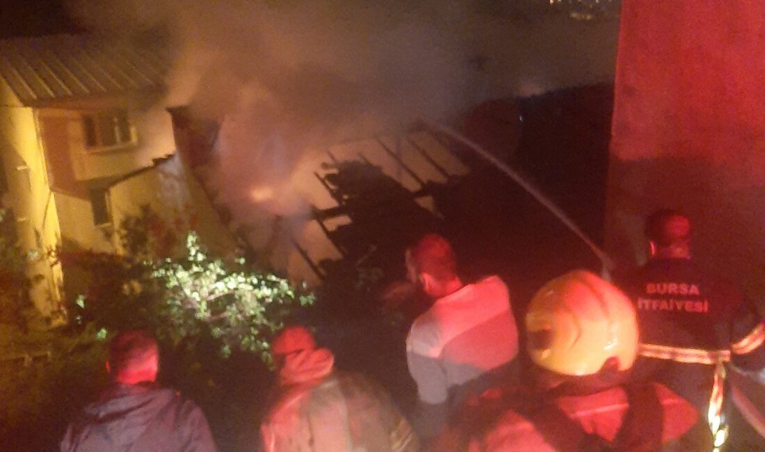 Bursa’da evin çatısı yandı!