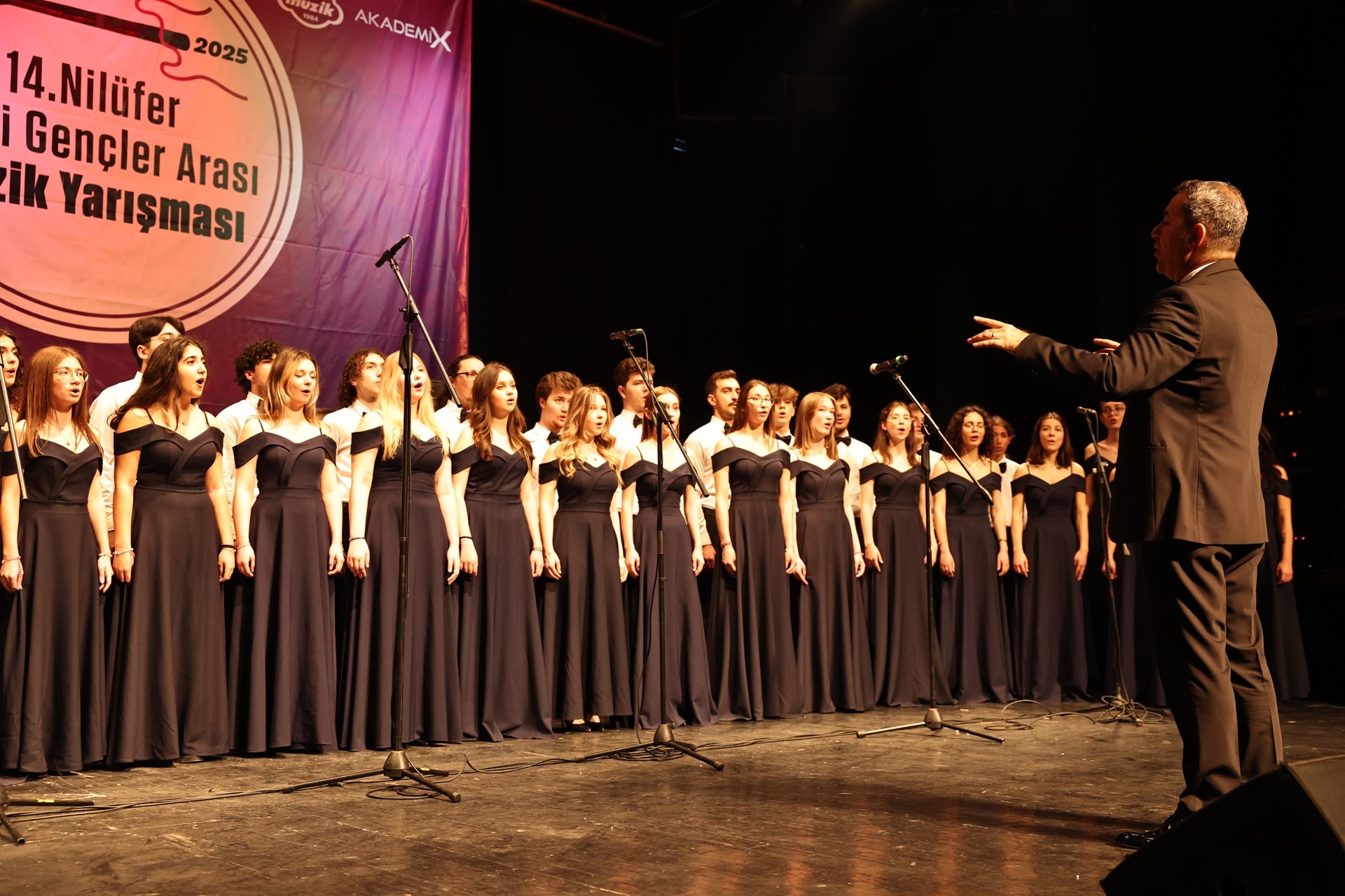 Bursa’da liseli gençler müzik yeteneklerini gösterdi!