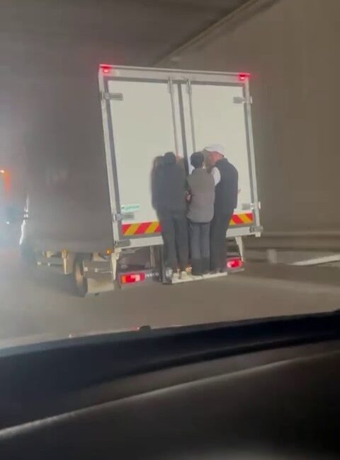 Bursa’da tehlikeli yolculuk başka yolcuların kameralarına yansıdı!