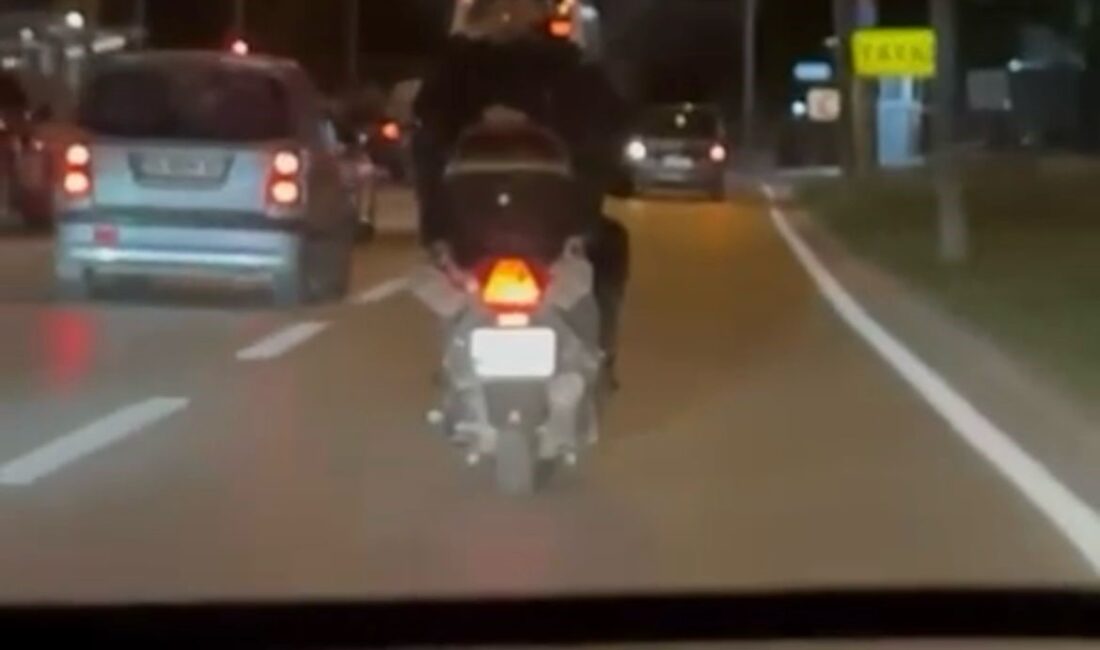 Motosiklete ters binince tehlikeli anlar yaşandı, Kameralara yansıdı! Motosiklete ters binince tehlikeli anlar yaşandı, Kameralara yansıdı!