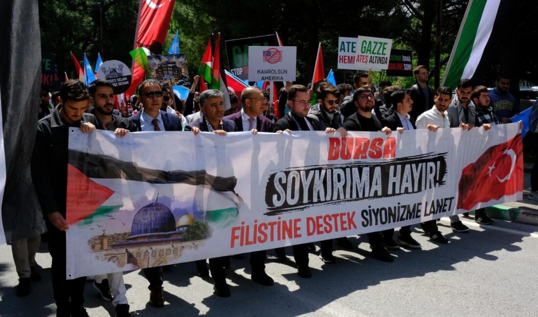 Uludağ Üniversitesi öğrencilerinden vicdani bir nöbet, zulme karşı sessiz kalmadılar!