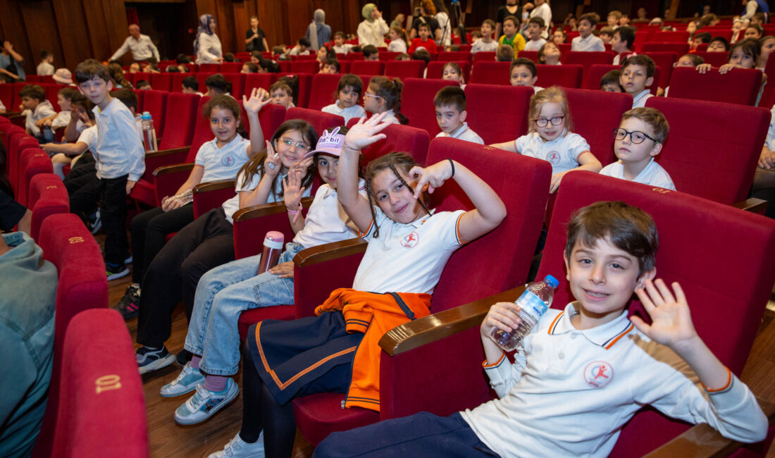 Hansel Ve Gretel Çocuk Tyatrosunda çocuklarla buluştu!