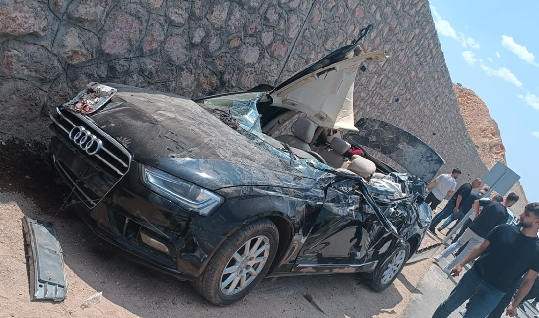 Kamyon ve otomobil çarpışması sonucu bir kişi öldü, 4 kişi yaralandı!