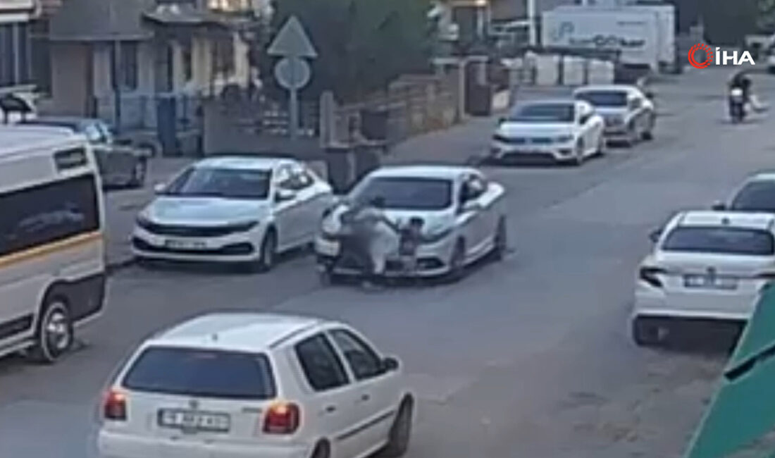 Bursa’da otomobilin çarptığı iki kişi yaralandı!
