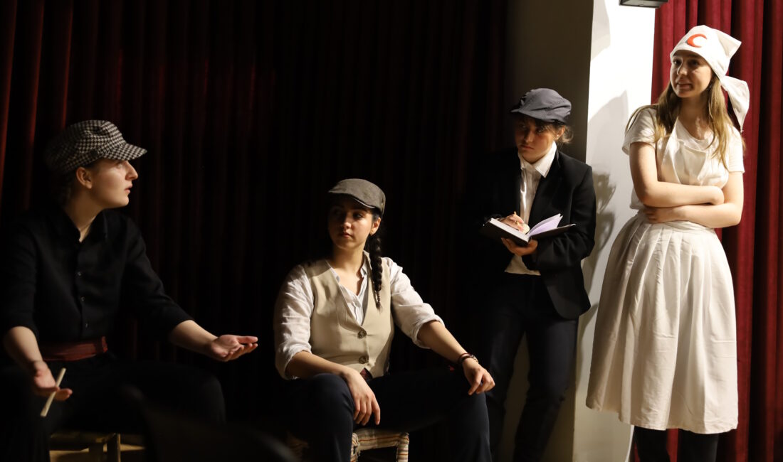 Bursalı gençler sahneye Nazım Hikmet’i taşıdı!