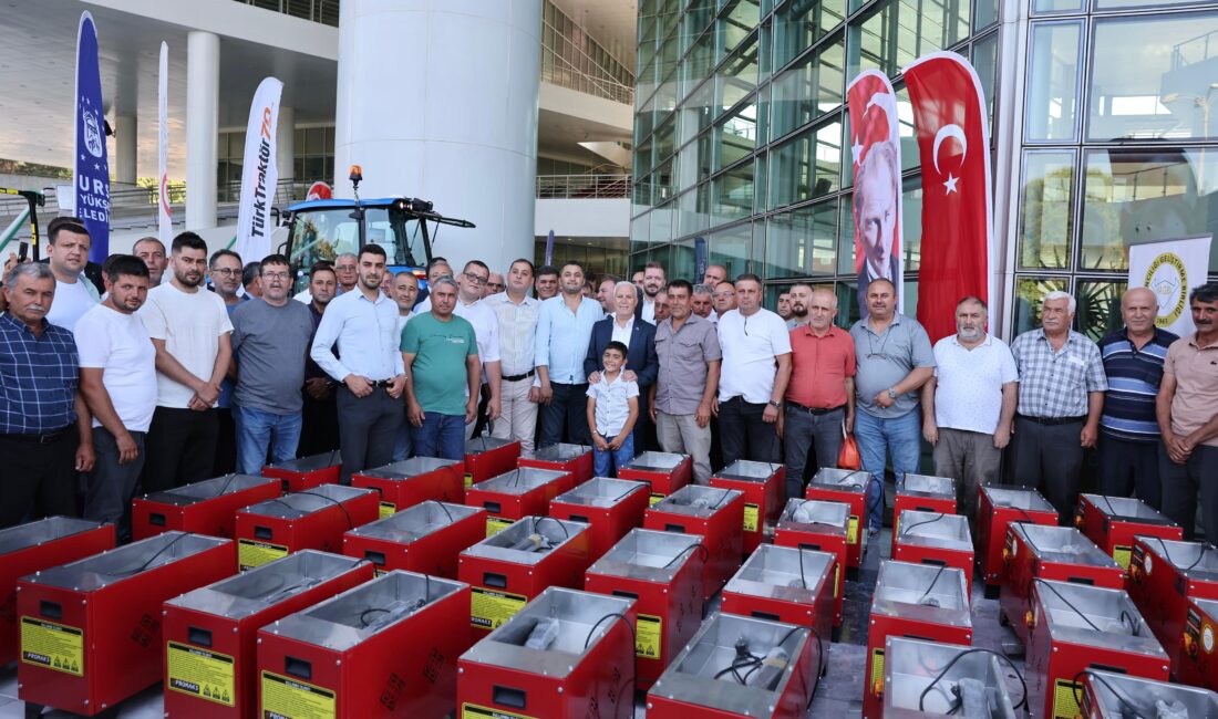 Büyükşehir’den kırsal mahallelere ekipman desteği