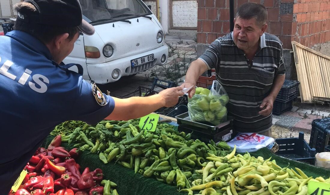 Karacabey’de polis dolandırıcılığa karşı broşür dağıttı