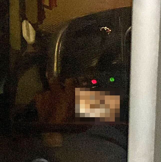 Otobüs şoförü seyir halinde müstehcen video izlerken yakalandı Otobüs şoförü seyir halinde müstehcen video izlerken yakalandı