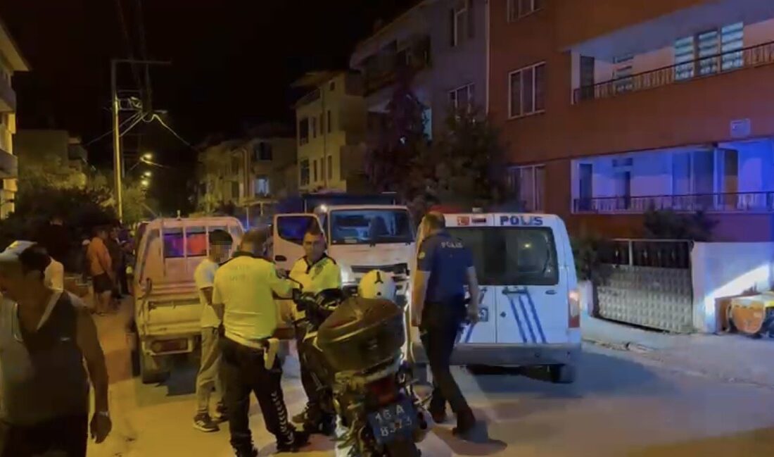 Kamyonetle Sürüş Yapan Çocuk, Polis Araçlarına Çarptı
