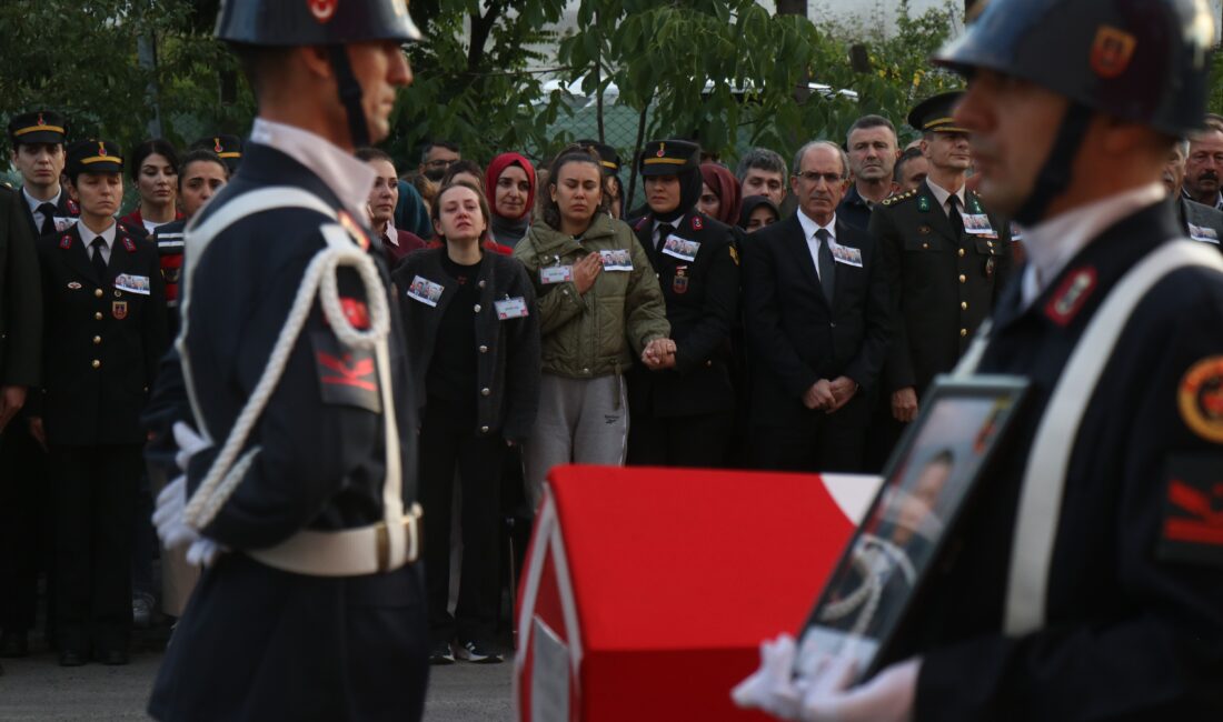 Feci kazada şehit olan jandarma personelleri gözyaşlarıyla memleketlerine uğurlandı Feci kazada şehit olan jandarma personelleri gözyaşlarıyla memleketlerine uğurlandı