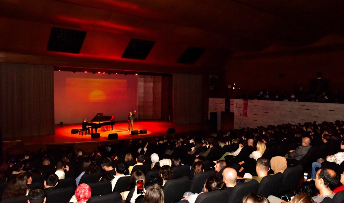 Bursa festivali, edebiyat ve müziği aynı sahnede buluşturdu