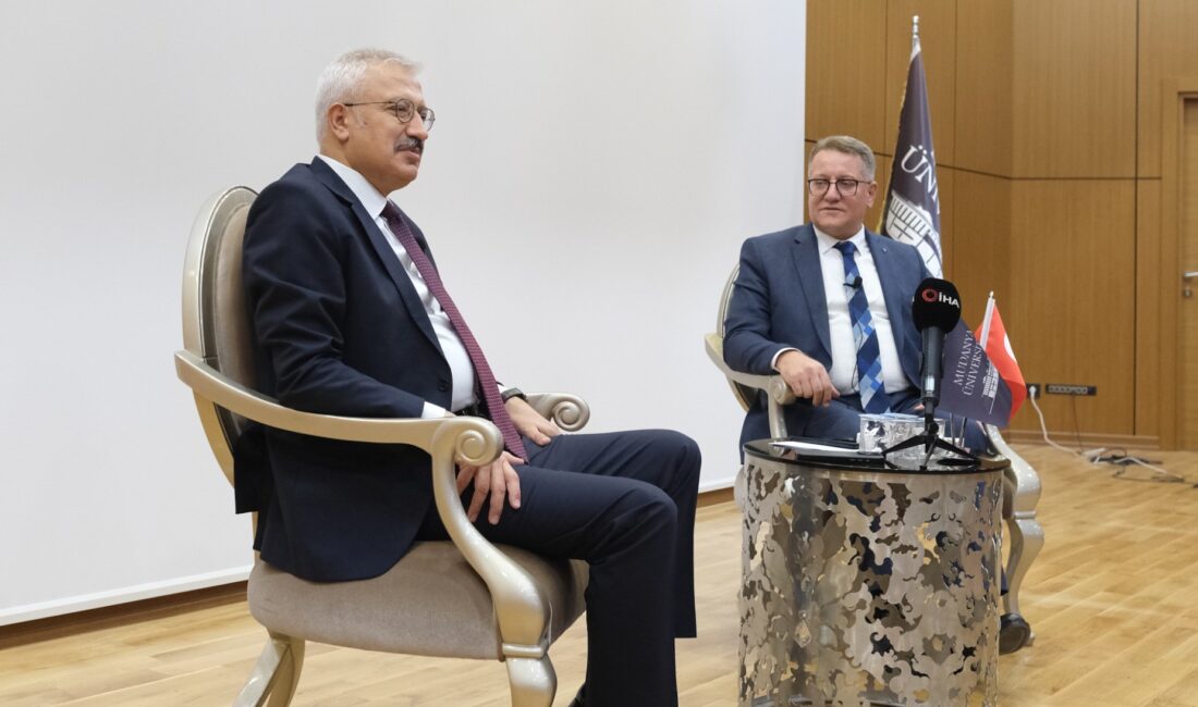 Bursa Cumhuriyet Başsavcısı Ramazan Solmaz Mudanya Üniversitesi’nde gençlerle buluştu