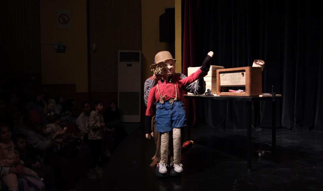 YILDIRIMLI ÇOCUKLAR TİYATRODA