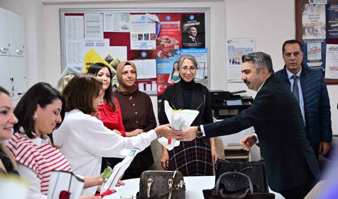 ÖĞRETMENLER BİZİM KAHRAMANIMIZDIR