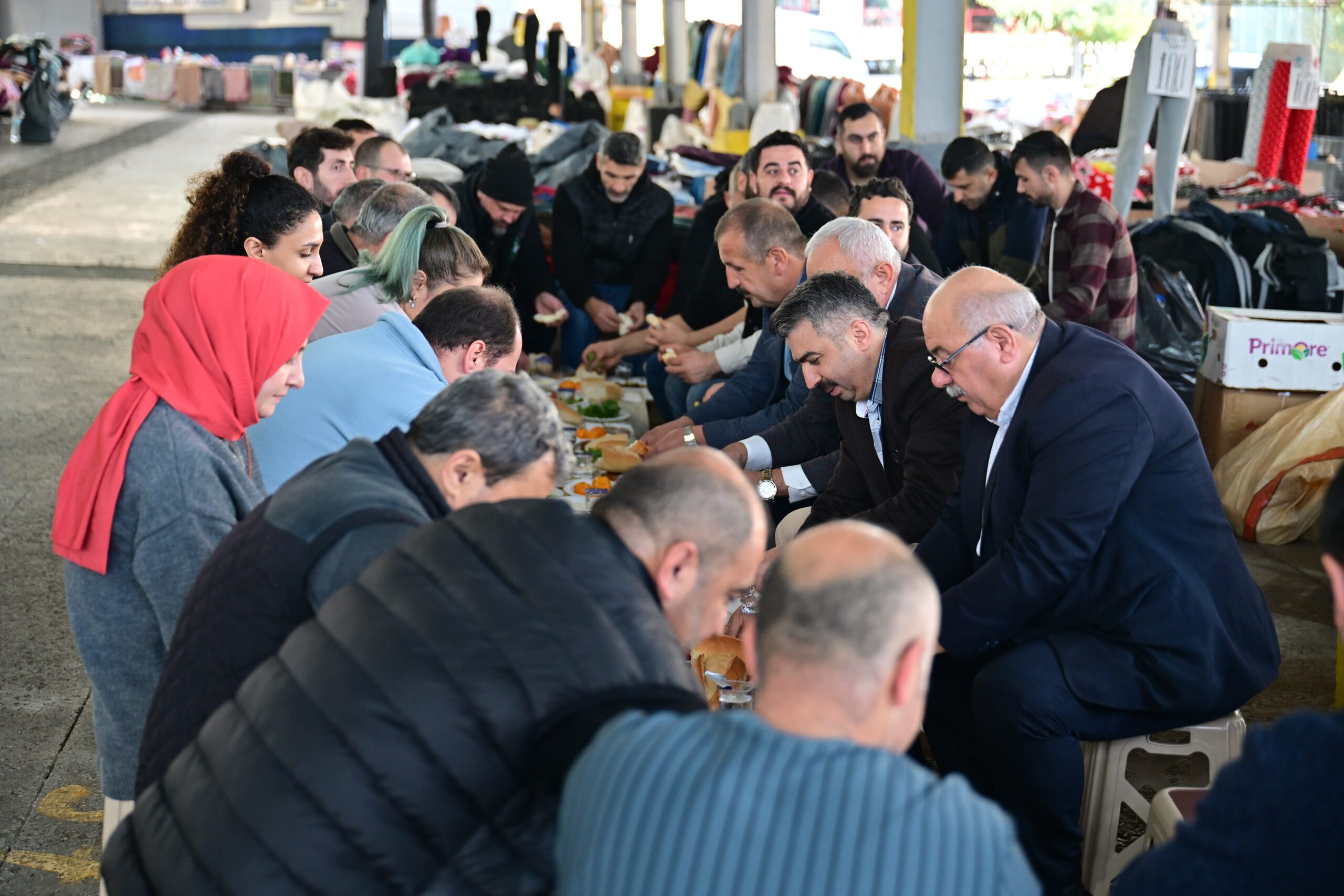 BAŞKAN YILMAZ PAZAR ESNAFIYLA BULUŞTU