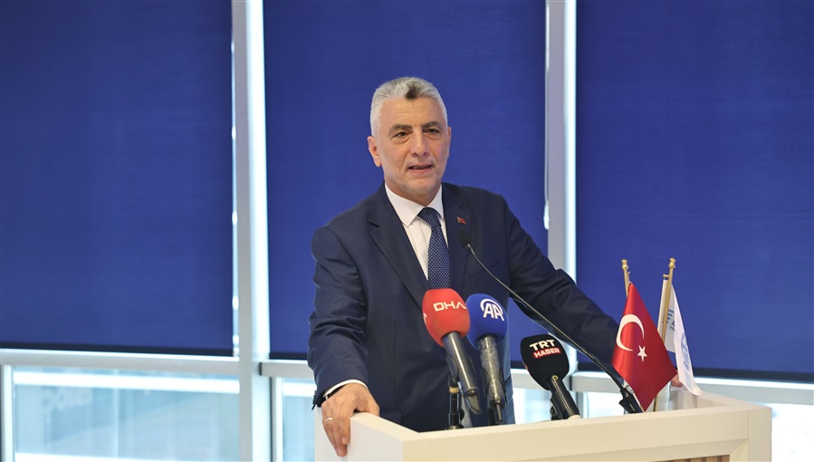 Ticaret Bakanı Bolat, Azerbaycan’da Gazetecilere Değerlendirmelerde Bulundu