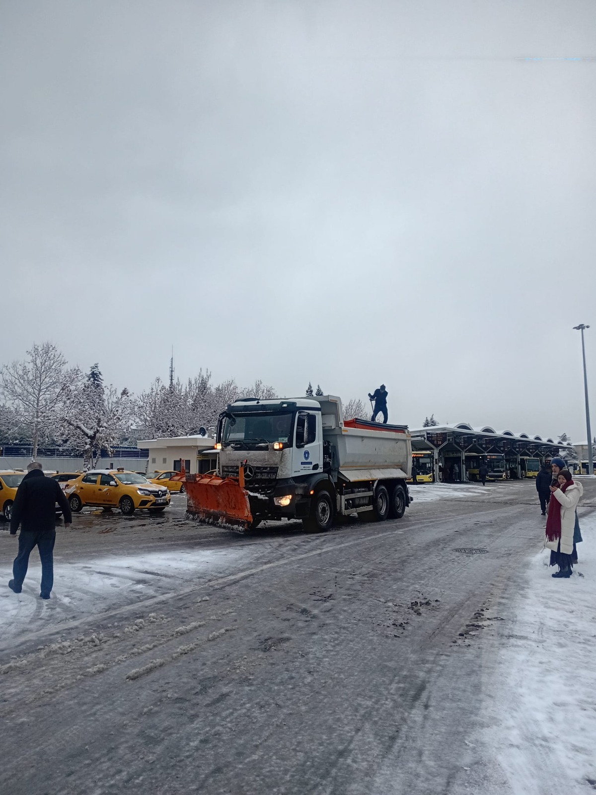 Büyükşehir kar ve lodosa geçit vermedi