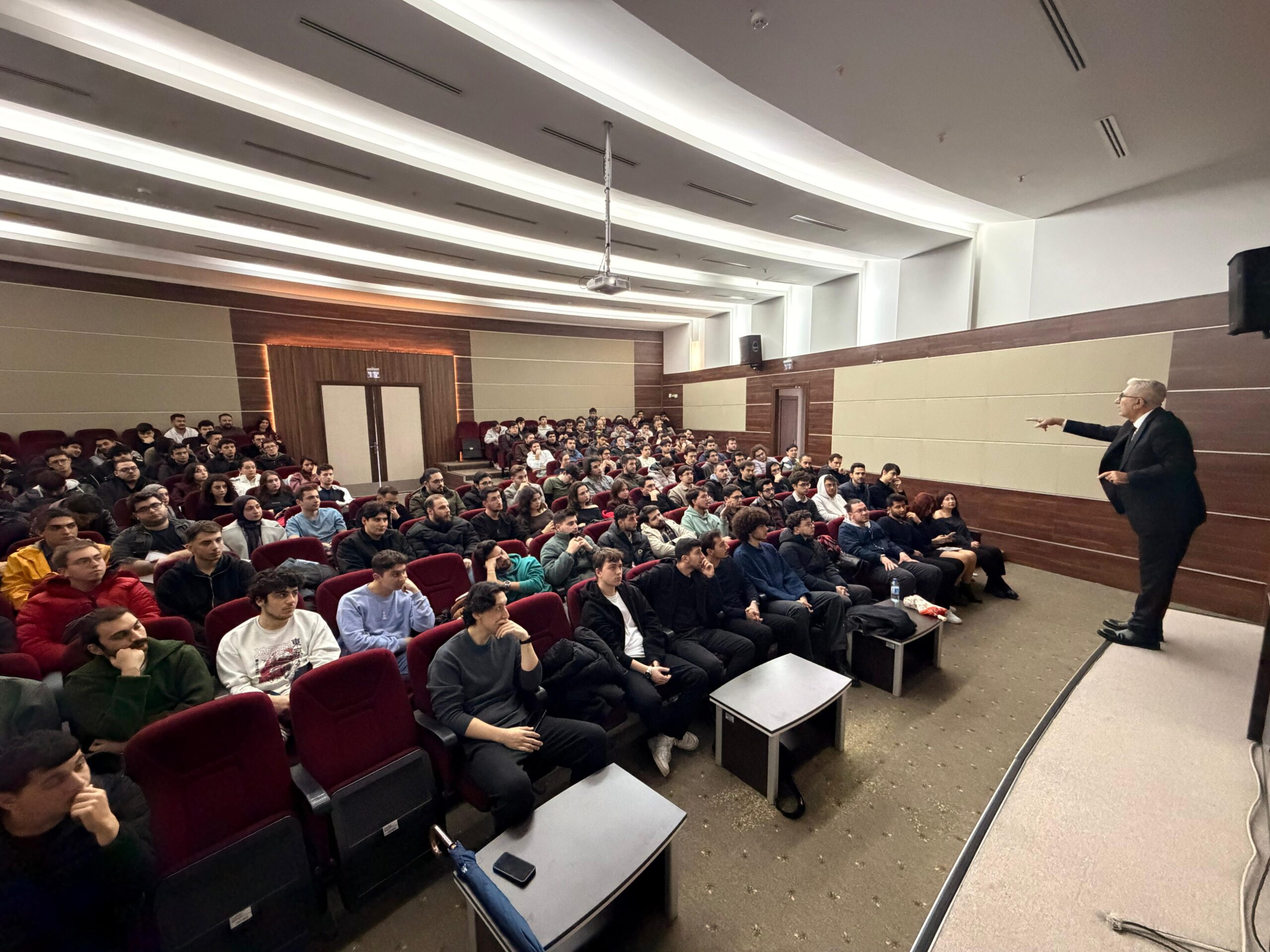 Bursa İtfaiyesi’nden üniversite öğrencilerine yangın güvenliği eğitimi
