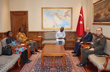 Millî Savunma Bakanı Yaşar Güler, Gana’nın Ankara Büyükelçisi Abdul Nasiru-Deen’i Kabul Etti