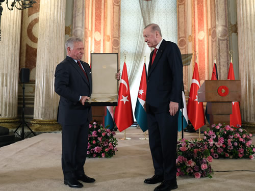 Cumhurbaşkanı Erdoğan’a Ürdün Kralı II. Abdullah tarafından “Hüseyin Bin Ali Nişanı” takdim edildi
