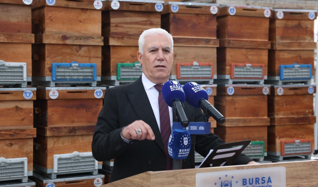 Büyükşehir’den arıcılara kovan desteği Büyükşehir’den arıcılara kovan desteği