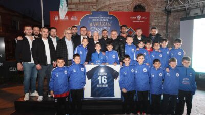 Başkan Bozbey kendi mahallesinde komşularıyla iftar yaptı