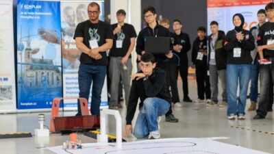 Bursa’da Lise Öğrencileri, Robotik Yarışmasında Dünya İkincisi Oldu