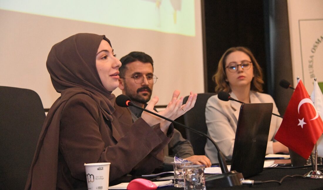 Osmangazi Belediyesi Ebeveynleri Ana Baba Okulu’nda Bilgilendirdi