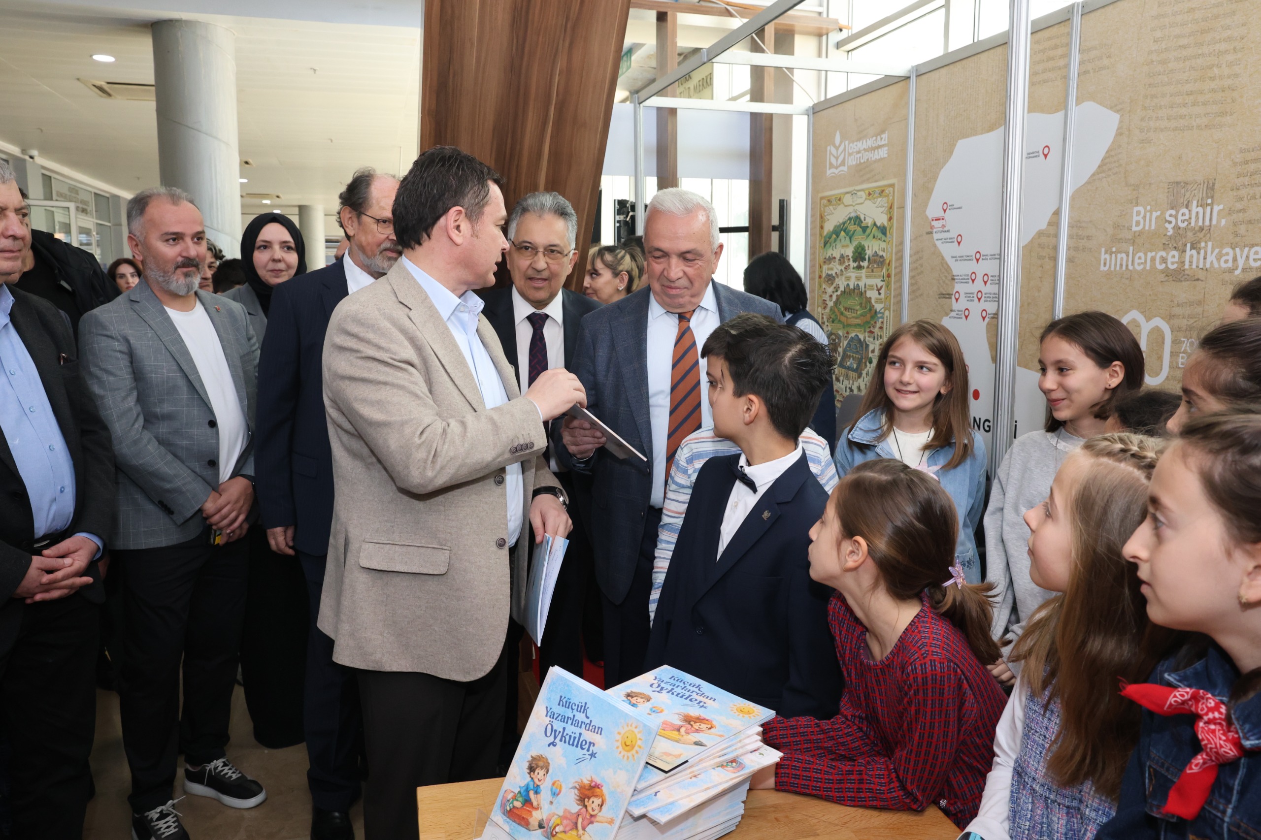 Başkan Erkan Aydın Bursa 23. Kitap Fuarı’nda Çocuk Yazarlarla Buluştu