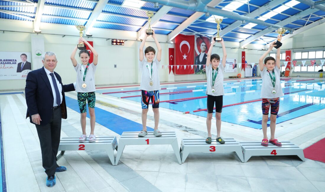 Osmangazi Yüzme Şenliği’nde Kazananlar Kupalarını Aldı