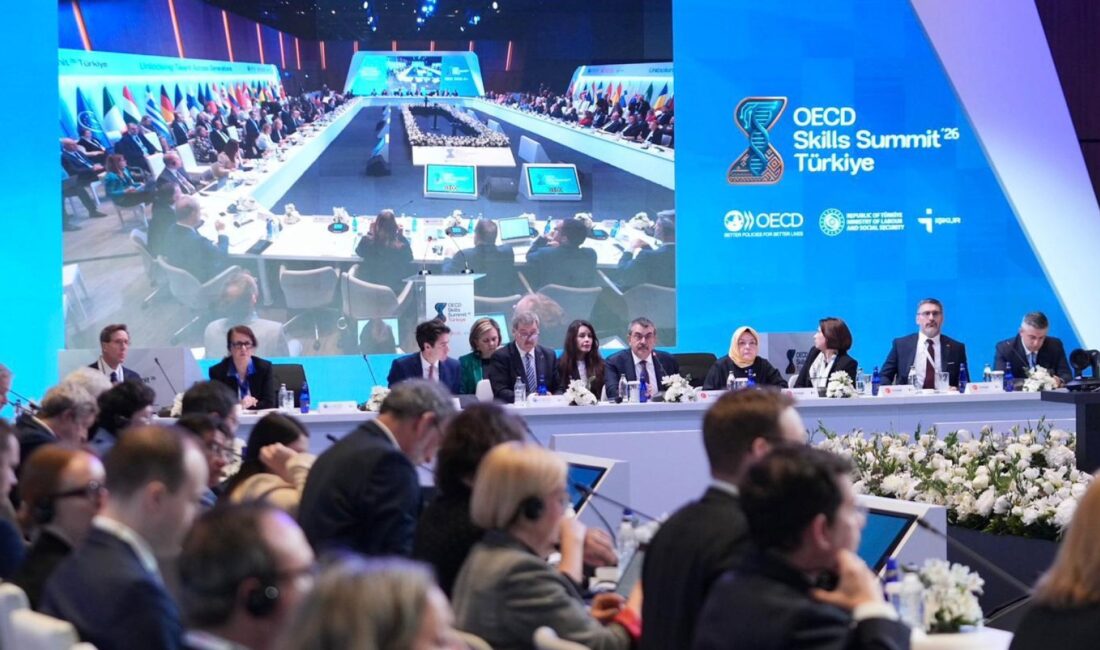 Bakan Tekin , OECD Beceriler Zirvesi Kapsamında Düzenlenen Oturuma Başkanlık Etti