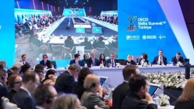 Bakan Tekin , OECD Beceriler Zirvesi Kapsamında Düzenlenen Oturuma Başkanlık Etti