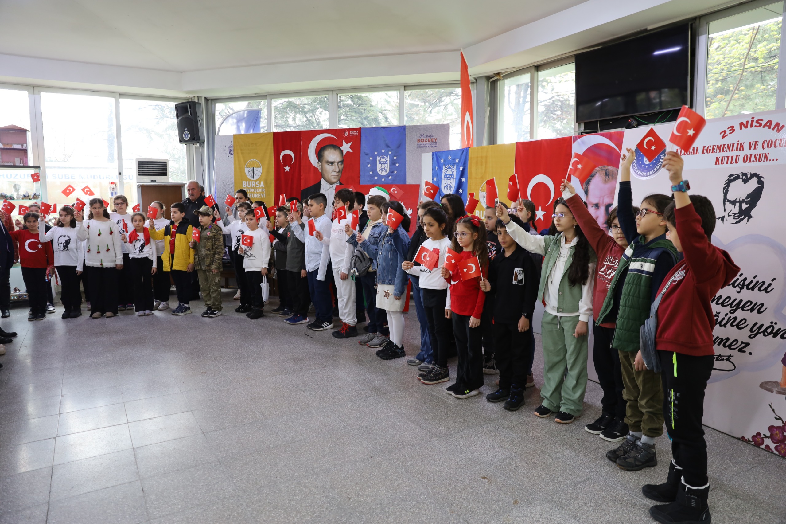 Miniklerden iç ısıtan 23 Nisan kutlaması
