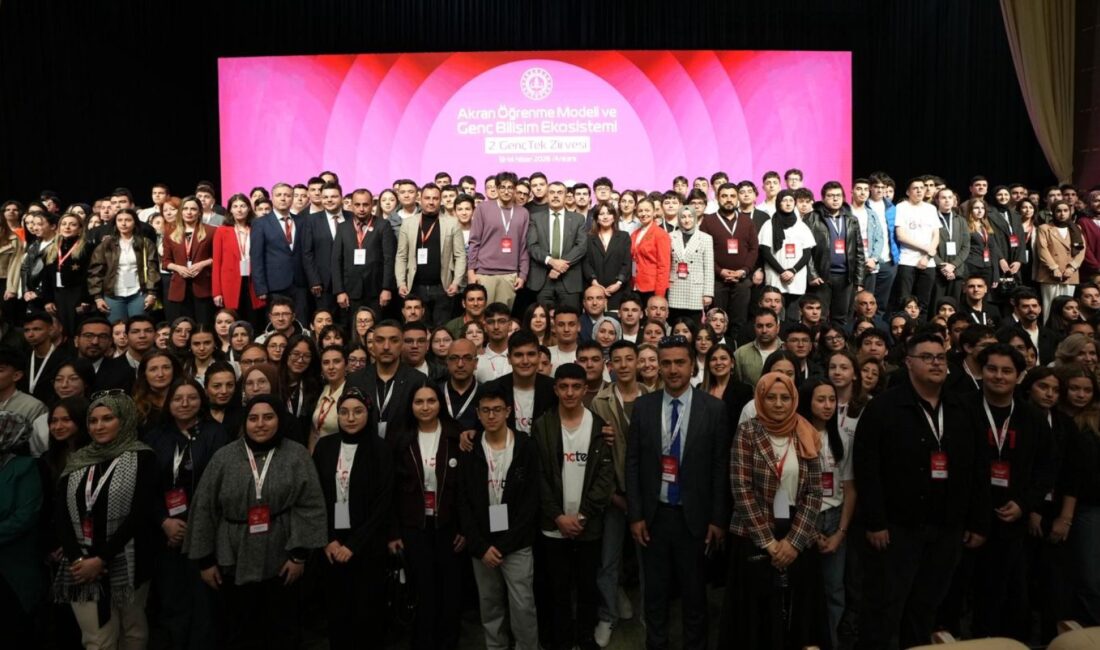 Bakan Tekin 2. Gençlik Zirvesine Katıldı