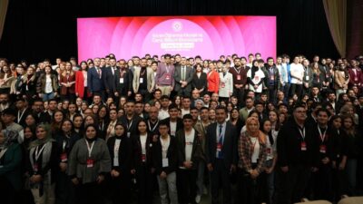 Bakan Tekin 2. Gençlik Zirvesine Katıldı