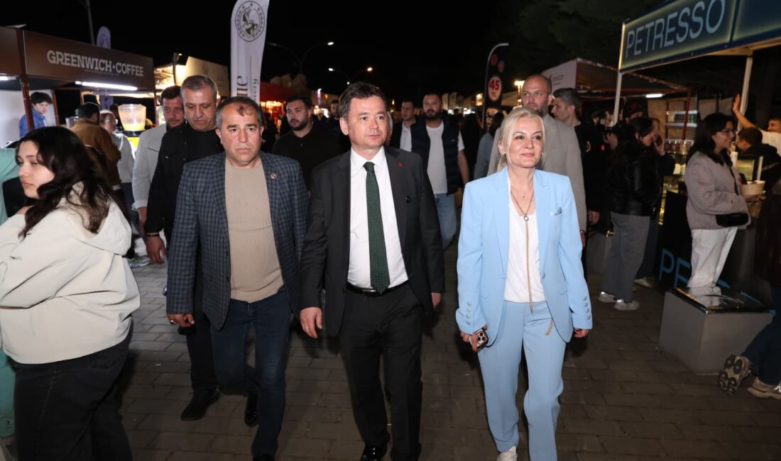 Başkan Erkan Aydın Kahve ve Müzik Tutkunlarıyla Bir Araya Geldi