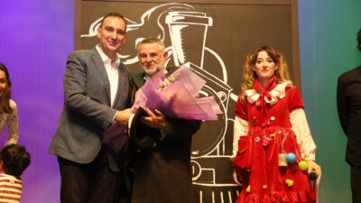‘Birimiz Hepimiz’ oyununda prömiyer heyecanı ‘Birimiz Hepimiz’ oyununda prömiyer heyecanı