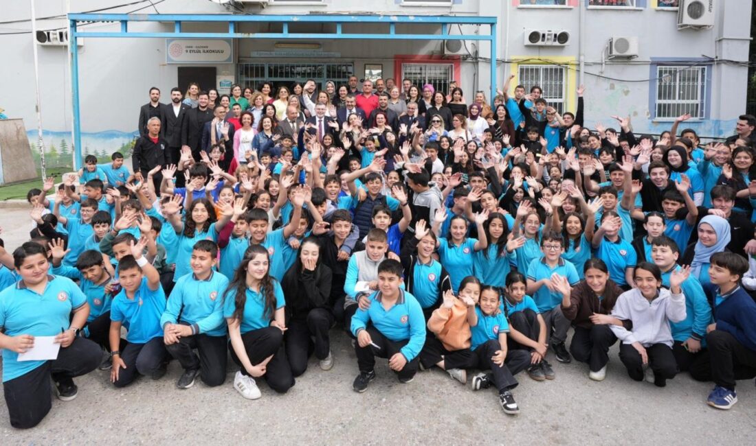 Bakan Tekin 9 Eylül İlk Ve Ortaokulunu Ziyaret Etti