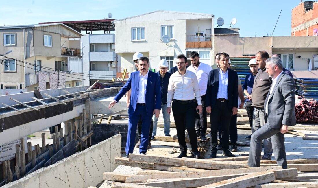 Yavuzselim Kapalı Pazar Alanın’da Yol Yarılandı Yavuzselim Kapalı Pazar Alanın’da Yol Yarılandı