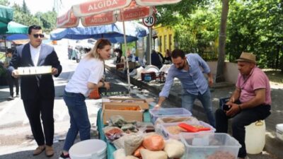 İzmit Belediyesi yöneticileri pazar esnafı ile buluştu