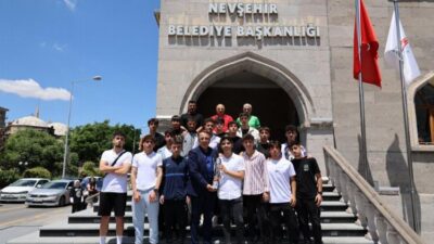 Nevşehir Belediyesi sporcularına Savran’dan tebrik