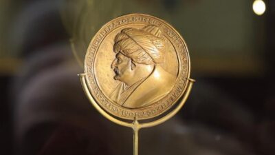 Fatih’in madalyonu evinde sergileniyor